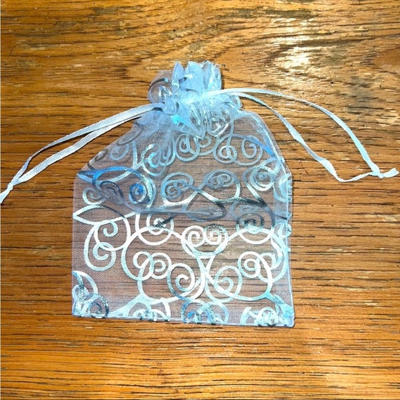 Handmade organza bags, set of 5 - Picture 3 of 3